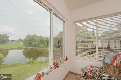 4 Seasons Room over looking Pond