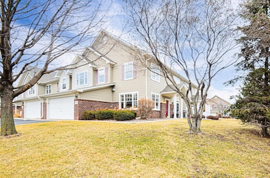 Lovely end unit, 2 bedroom + oversized loft