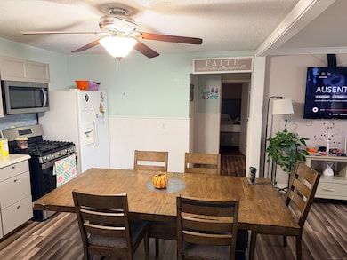 189 Oakville Ave, Waterbury, CT 06708 - photo 4