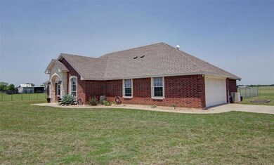 5810 Big Valley Cir, Lipan, TX 76462 - photo 3