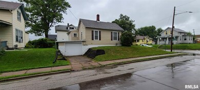 1702 N Fillmore St, Davenport, IA 52804 - photo 3