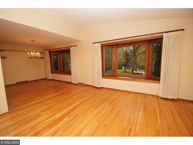 Gorgeous re-finished hardwood floors Pic 2 of 2