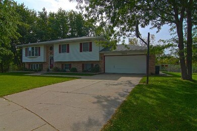 10026 Lincoln Ct, Crown Point, IN 46307 - photo 2