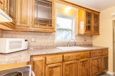 133 Division St, Schenectady, NY 12302 - photo 5