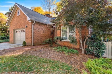 328 Hambrick Ct, Winston Salem, NC 27106 - photo 4