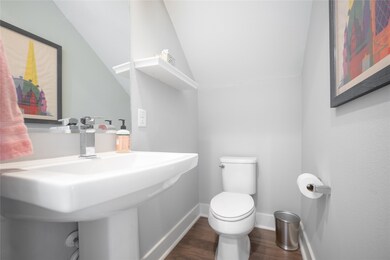 614 Thornton Rd unit E, Houston, TX 77018 - photo 6