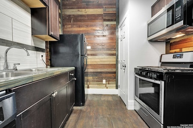 121 Howard St unit 2, San Antonio, TX 78212 - photo 6