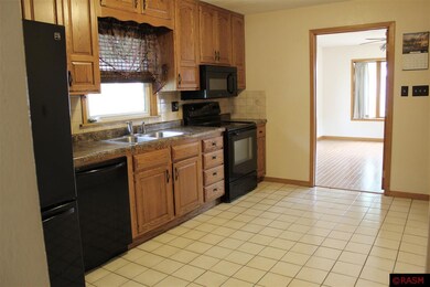 1020 N Jefferson St, New Ulm, MN 56073 - photo 6