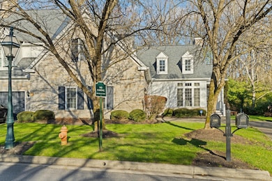 2170 Lane Woods Dr unit 2170, Columbus, OH 43221 - photo 3