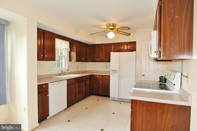 8816 Shadowlake Way, Springfield, VA 22153 - photo 5