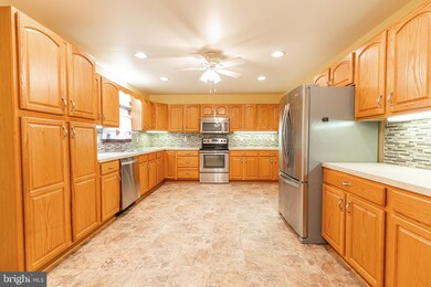 744 Dickeys Dr, Chambersburg, PA 17202 - photo 7