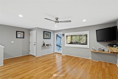 8227 212th St SW unit 205, Edmonds, WA 98026 - photo 2