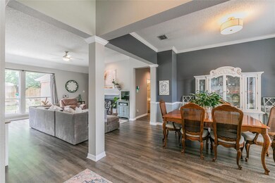 484 Shade Tree Cir, Hurst, TX 76054 - photo 3