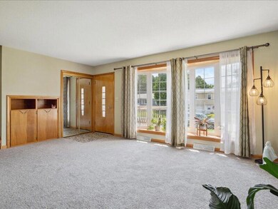 06-113 1713 Devitt Ave