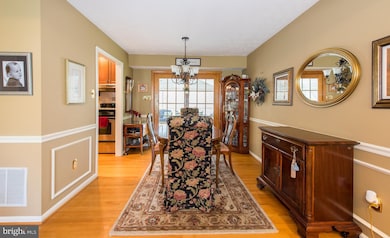 1594 Brimfield Cir, Sykesville, MD 21784 - photo 5