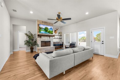 112 Revere Dr, Weatherford, TX 76088 - photo 6