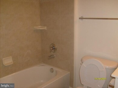 16420 Steerage Cir, Woodbridge, VA 22191 - photo 6