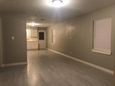 904 Ellena Rd unit 16, Houston, TX 77076 - photo 3