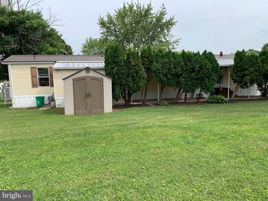 602 Parkwood Dr, Mount Wolf, PA 17347 - photo 2