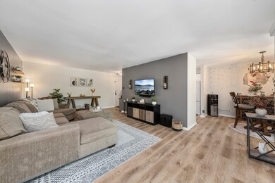 440 Raintree Ct unit 1D, Glen Ellyn, IL 60137 - photo 3