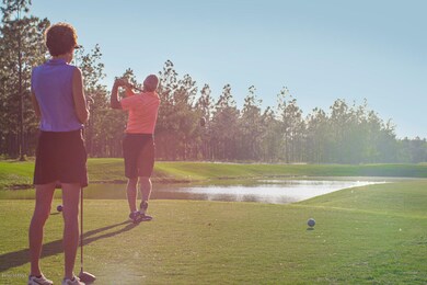 2 Golf Ladies