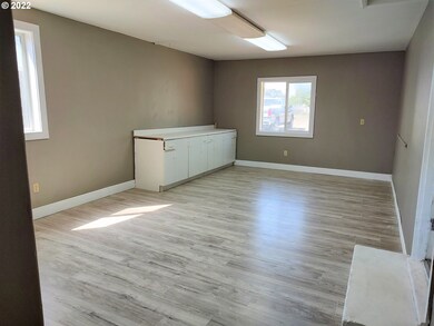 945 S Overholt Ave, Prairie City, OR 97869 - photo 7