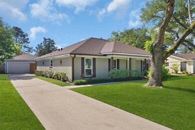 333 Dawn Hill Dr, Friendswood, TX 77546 - photo 2