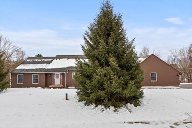 553 Daniels Rd, Shaftsbury, VT 05262 - photo 3