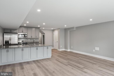 650 W 11th St unit A, Front Royal, VA 22630 - photo 4