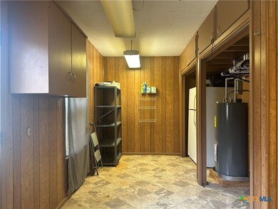 703 E Cedar St, Seguin, TX 78155 - photo 6