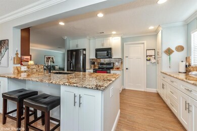 05_1595SW13thTer_177_Kitchen_HiRes
