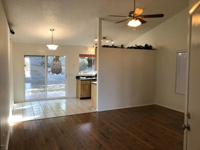 1717 E Beverly Ln - MLS Pic #3