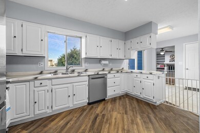 2009 Parkside Dr, Minot, ND 58701 - photo 7