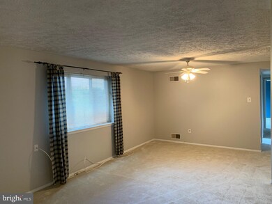 19617 Gunners Branch Rd unit C, Germantown, MD 20876 - photo 2