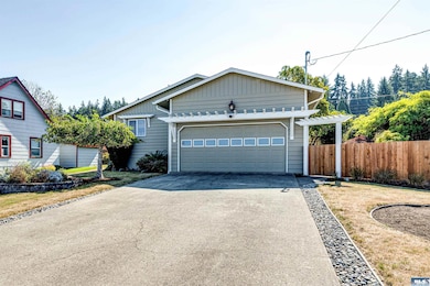 618 E Whidby Ave, Port Angeles, WA 98362 - photo 2