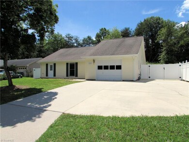 3236 Timberwolf Ave, High Point, NC 27265 - photo 2