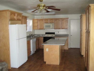 4150 Hazelcrest Dr, Las Vegas, NV 89121 - photo 4