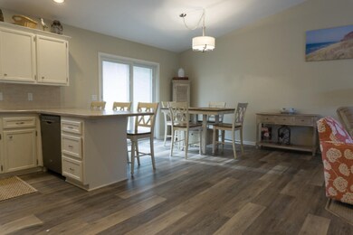 Dining & Kitchen