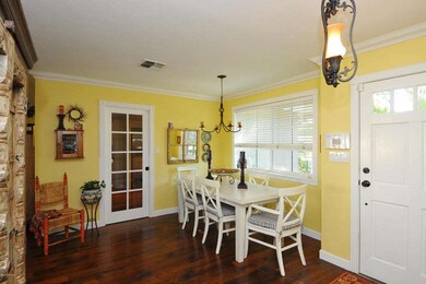 Dining 1.JPG
