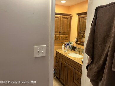 303 E Elm St, Scranton, PA 18505 - photo 6