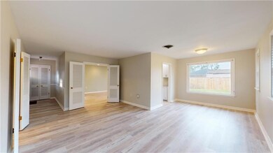 Living Room/Breakfast area