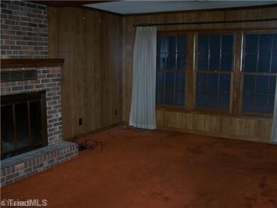 1917 Murrayhill Rd, Greensboro, NC 27403 - photo 4