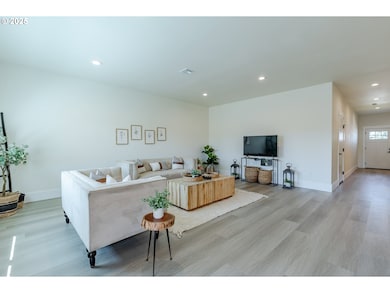 729 N Periander, Harrisburg, OR 97446 - photo 5