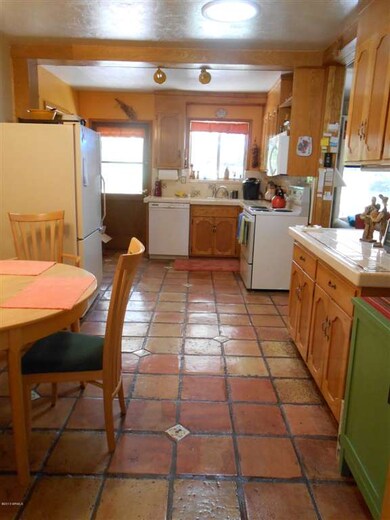 Eat-in kitchen with loads of storage