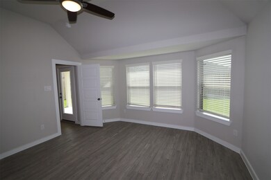 1211 Filly Creek Dr, Alvin, TX 77511 - photo 4