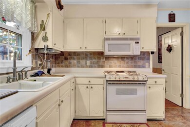 1110 Cranbrook Cir, Asheboro, NC 27205 - photo 4