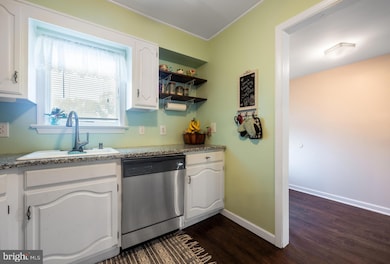 23 Crabtree Dr, Levittown, PA 19055 - photo 7