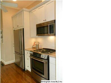 Stainless appliances, including gas cooktop