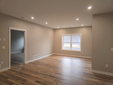 709 Washington St unit 3, Decorah, IA 52101 - photo 6