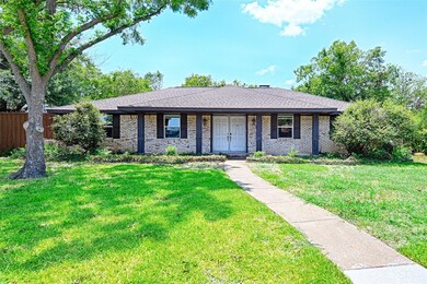 Single story home with a front yard